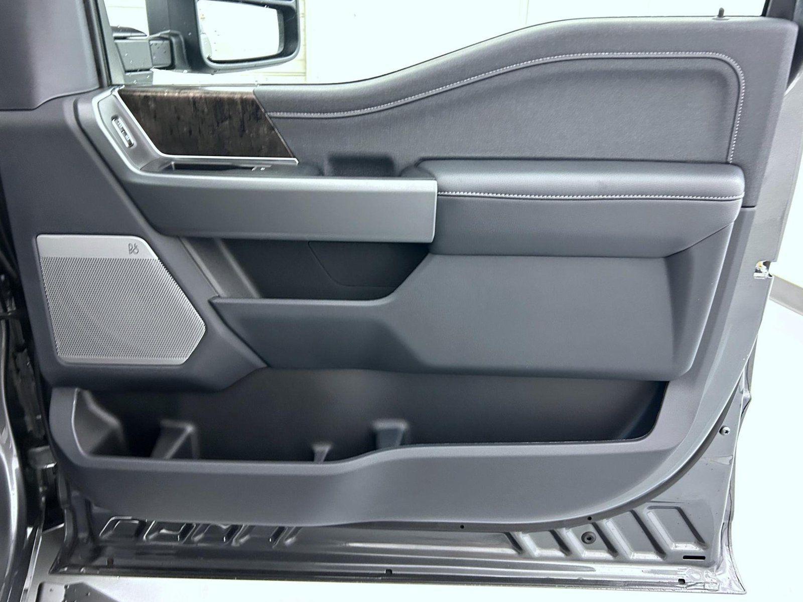 New 2026 Carbonized Gray Metallic Ford Lariat image 16