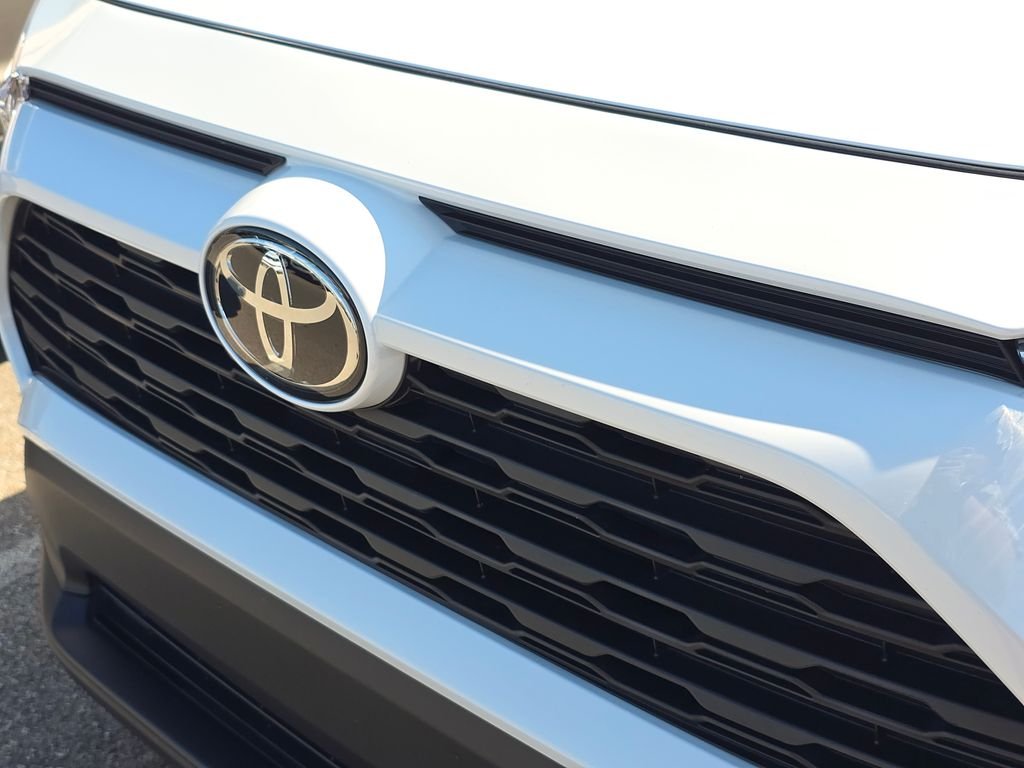 Used 2025 Beige Toyota XLE Premium image 13