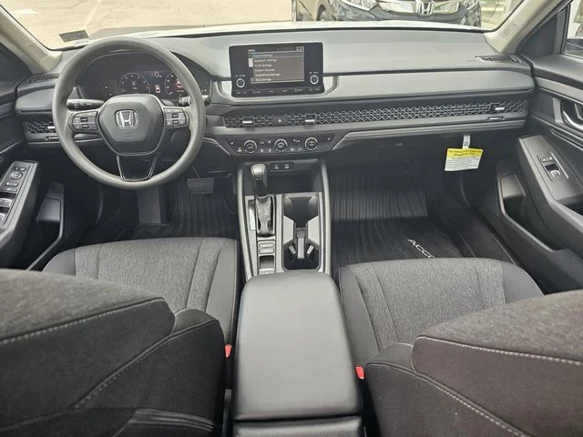 Used 2025  Honda SE image 17