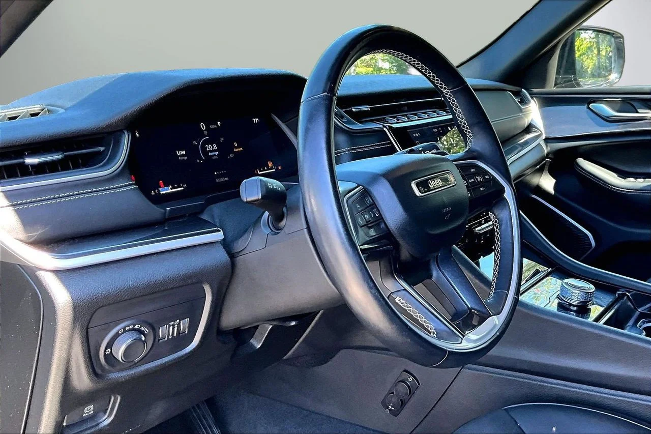 Used 2021 Gray Jeep Altitude image 18