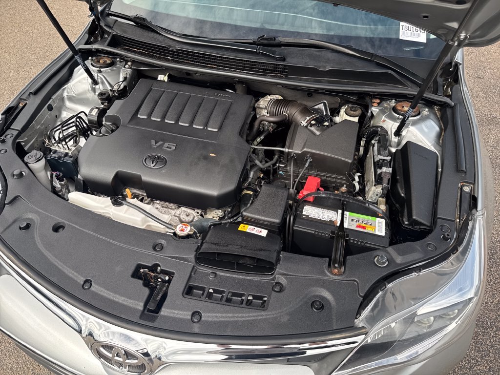 Used 2016 Silver Toyota XLE Premium image 47