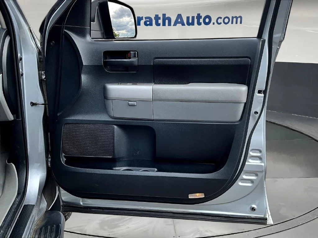 Used 2009 Silver Toyota SR5 image 29