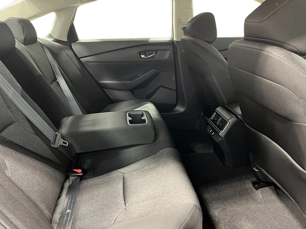 Used 2025  Honda SE image 28