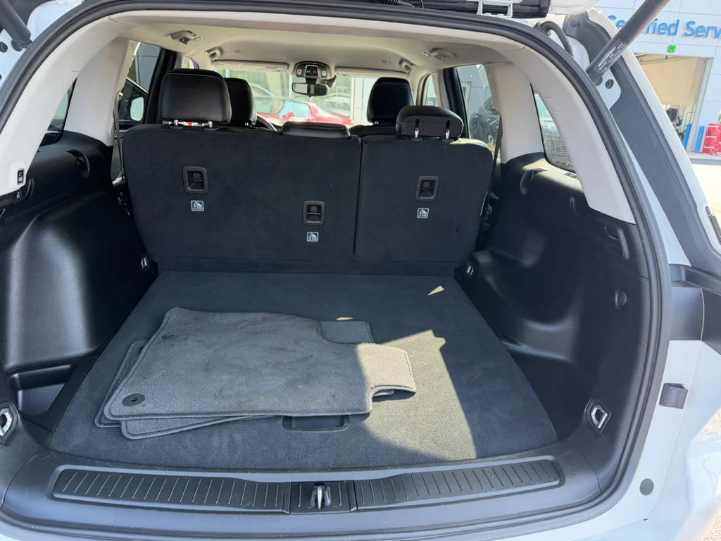 Used 2023 White Jeep Limited image 8