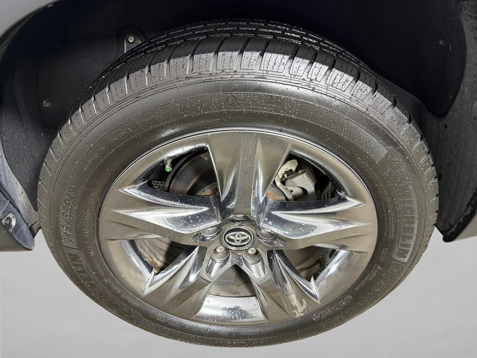 Used 2019 Blizzard Pearl Toyota Limited Platinum image 22