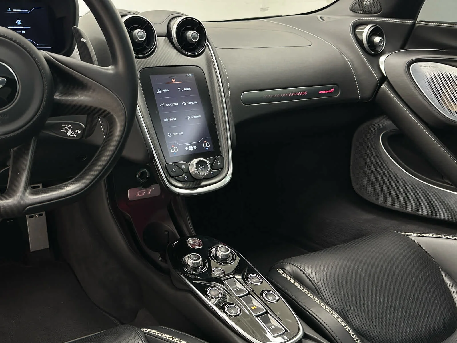 Used 2021 White McLaren  image 19