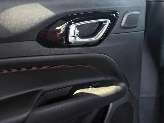 New 2026 Silver Zynith Metallic Clear-Coat Exterior Paint Jeep Trailhawk image 12