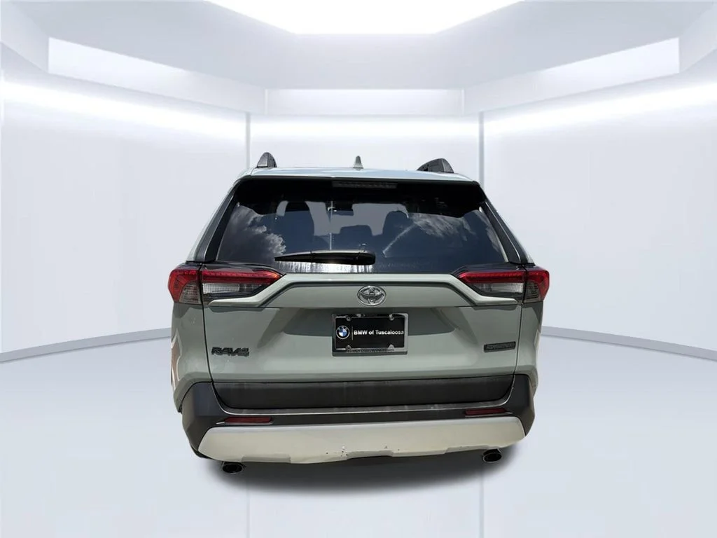 Used 2020  Toyota Adventure image 6
