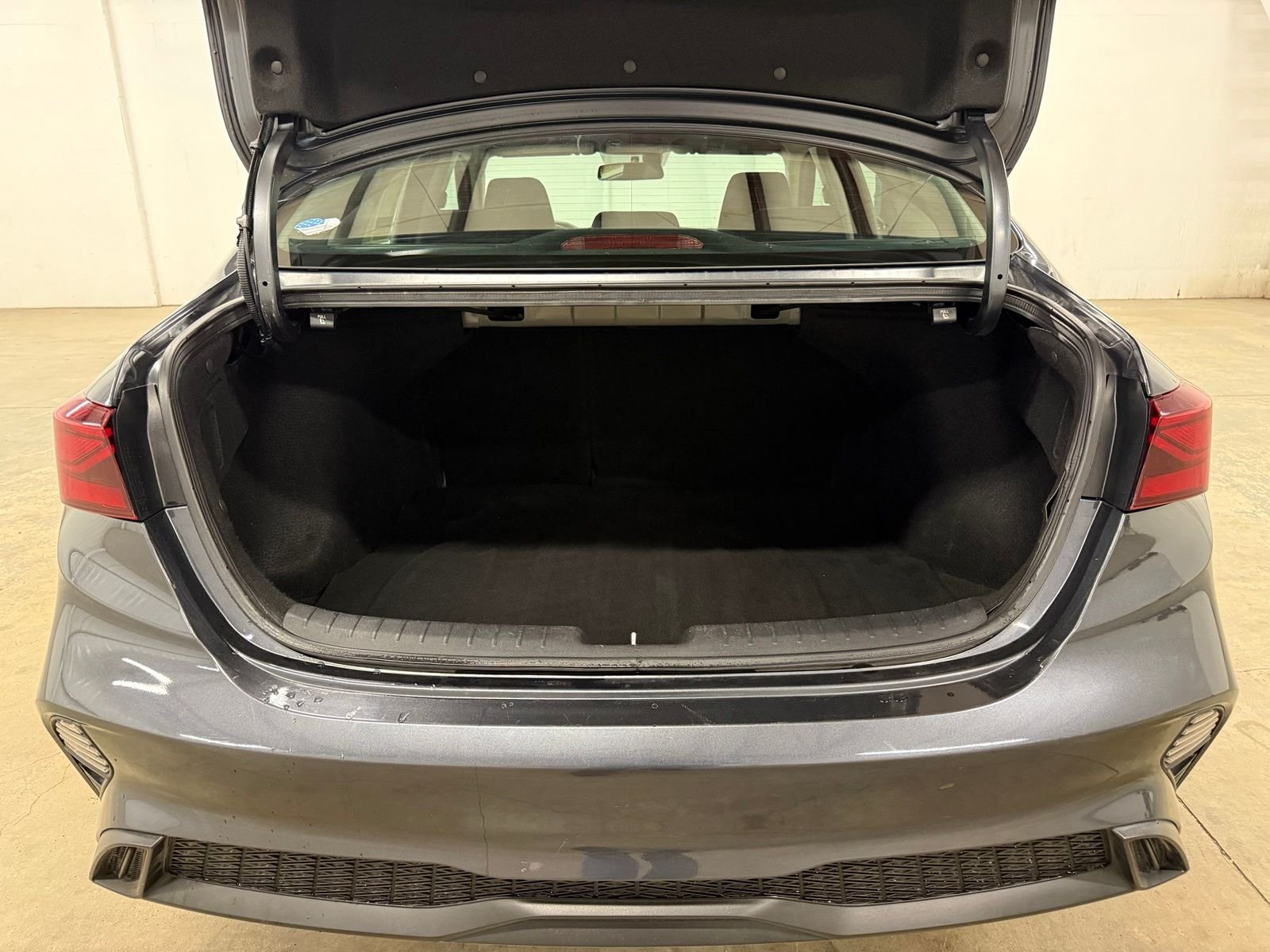 Used 2024 Gray Kia LXS image 8