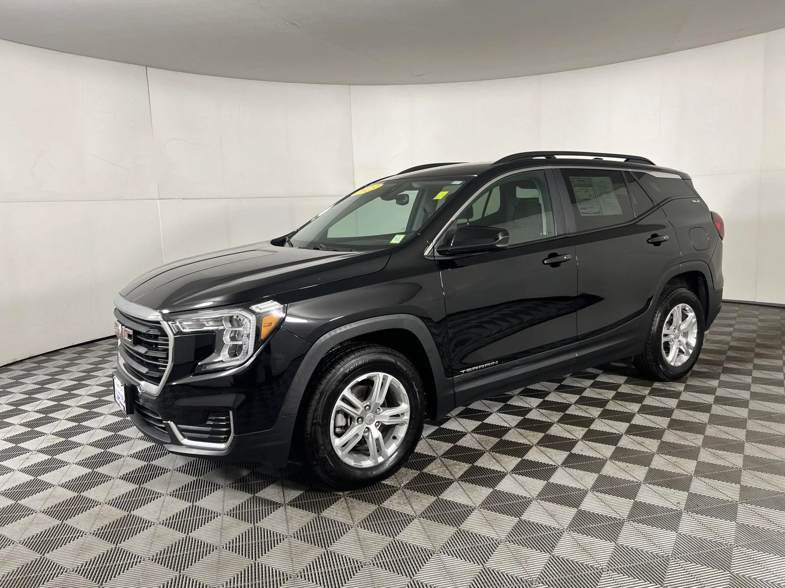 Used 2023 Ebony Twilight Metallic GMC SLE image 33