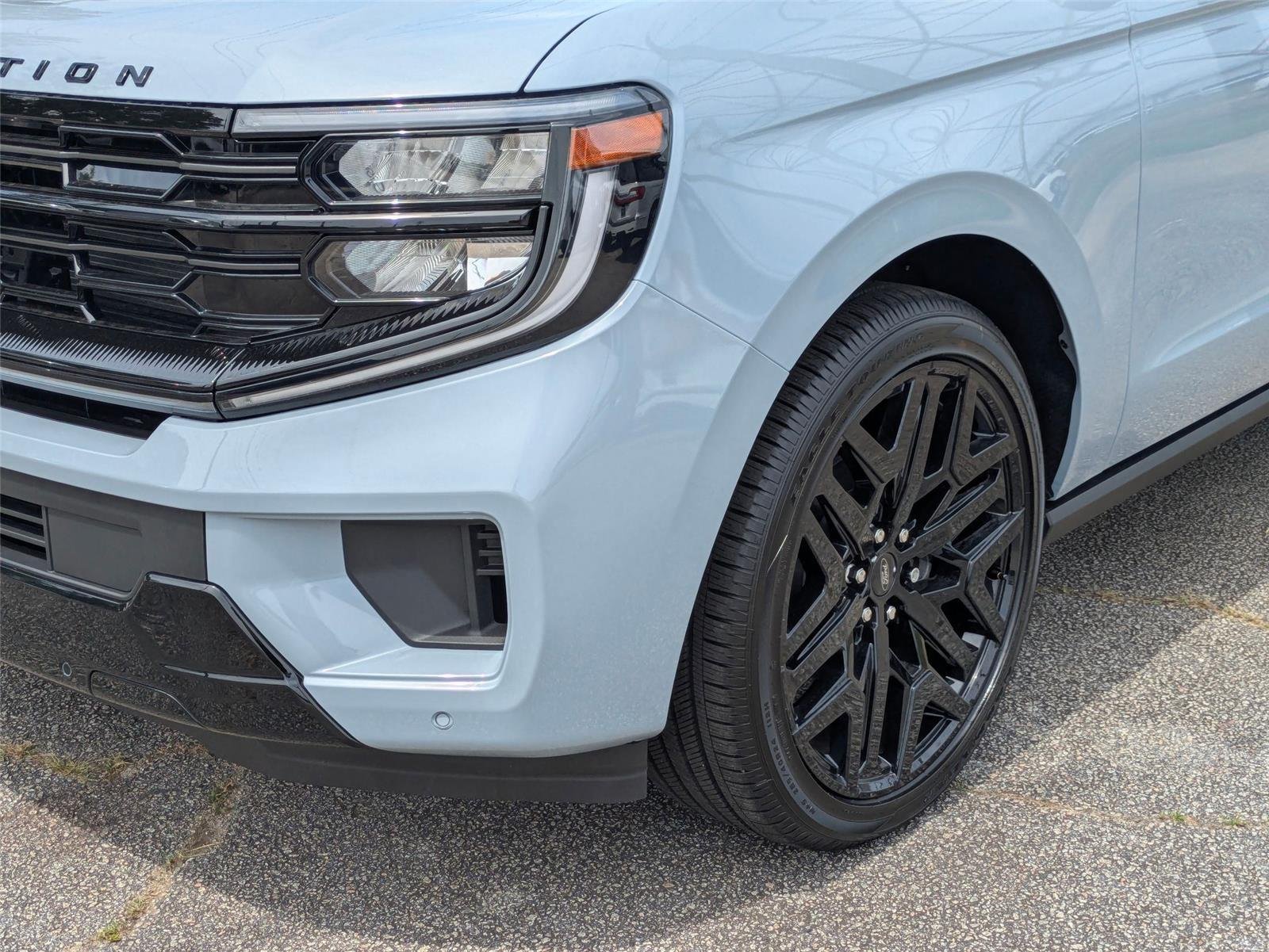 New 2026 Glacier Gray Metallic Tri-Coat Ford Platinum® image 9