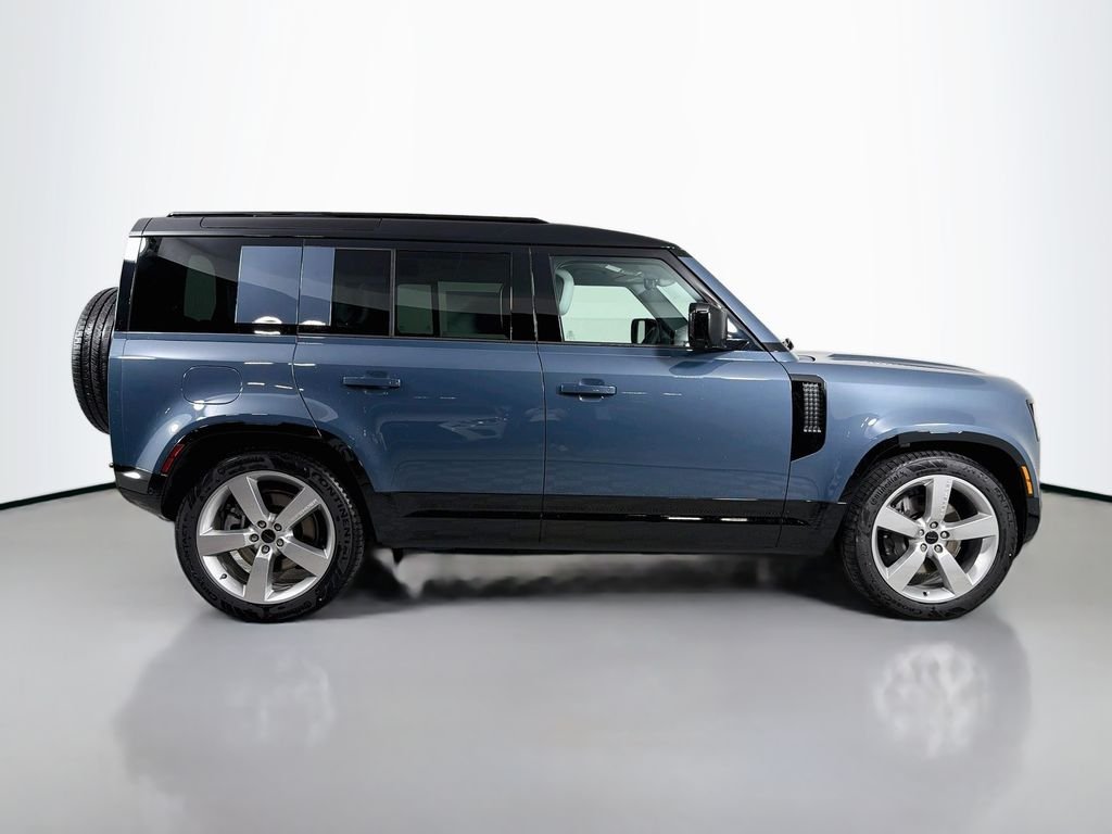 New 2026 Tasman Blue Land Rover X-Dynamic SE image 4