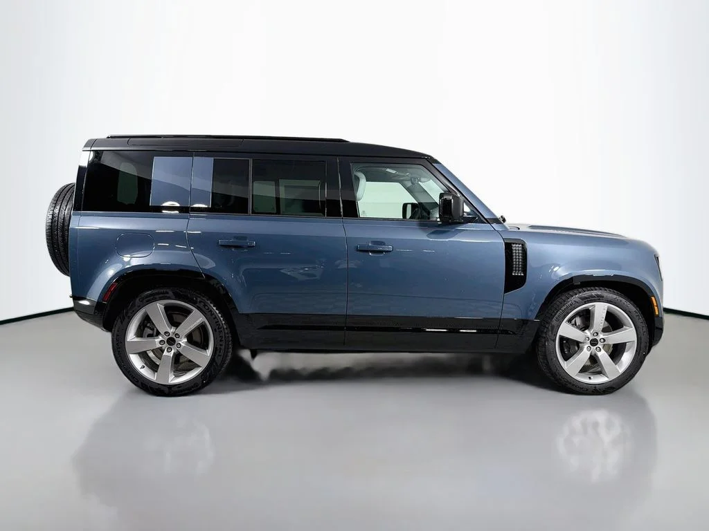 New 2026 Tasman Blue Land Rover X-Dynamic SE image 4