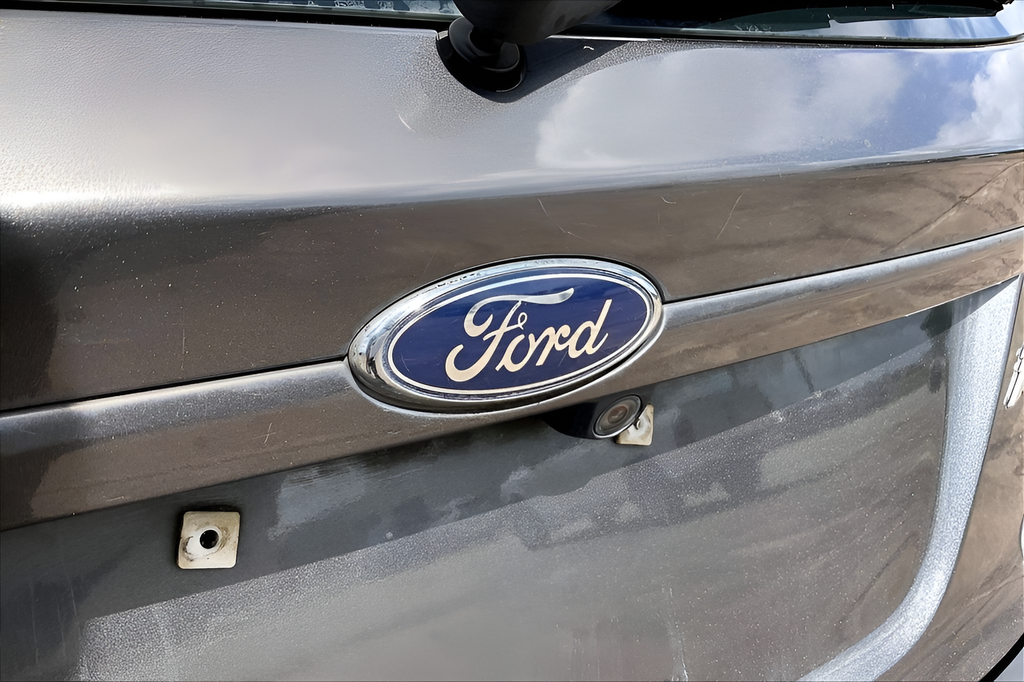 Used 2019 Gray Ford SE image 32