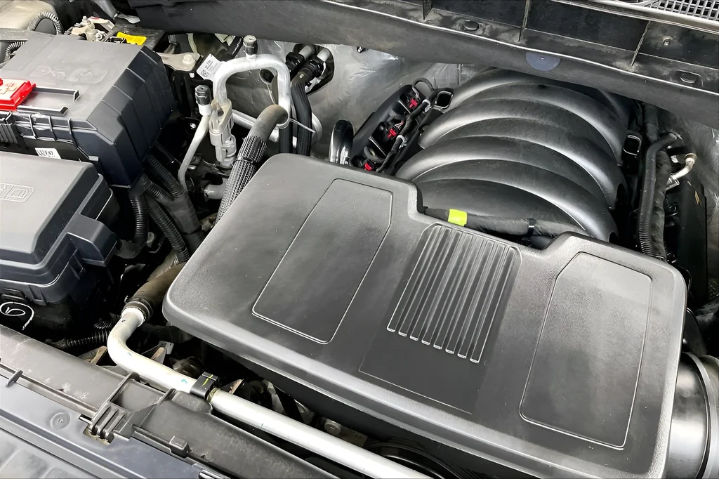 Used 2022 Silver Chevrolet RST image 28