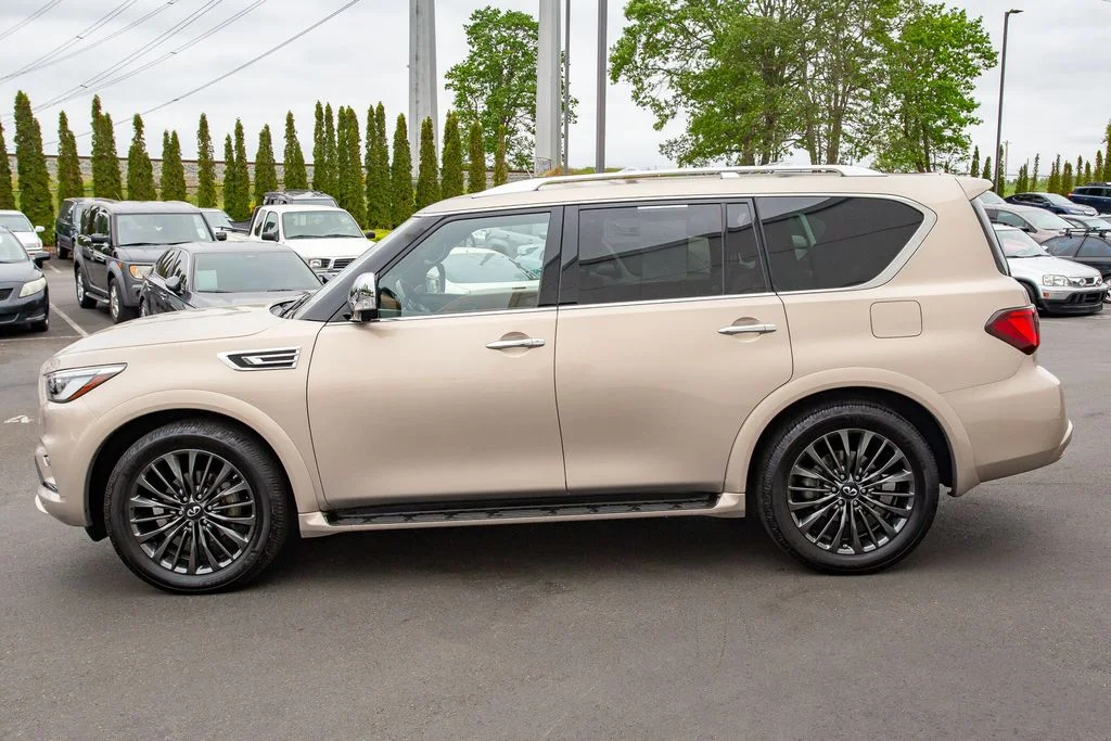 Used 2022 Champagne INFINITI 4WD Sensory image 8