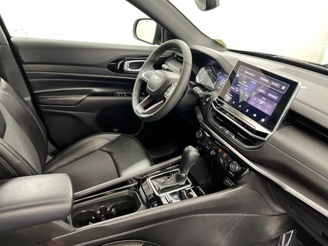 Used 2025 Black Jeep Latitude image 24