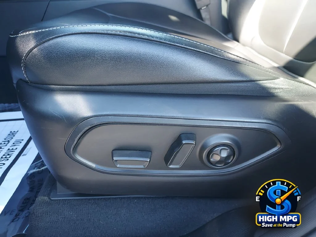 Used 2024 Silver Jeep 4xe image 10