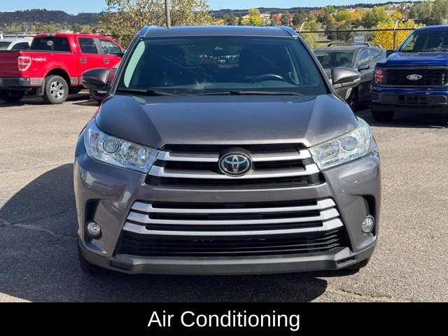 Used 2017 Gray Toyota XLE image 9