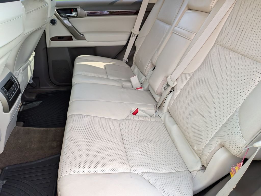 Used 2010 White Lexus 460 Premium image 27