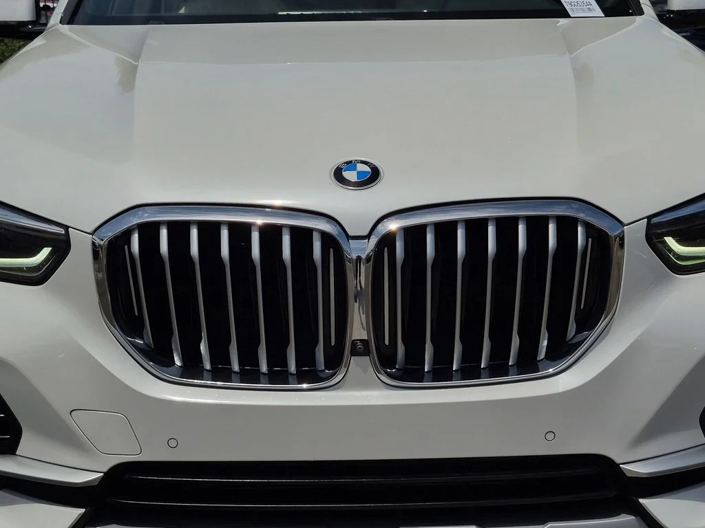 Used 2021 White BMW sDrive40i image 38