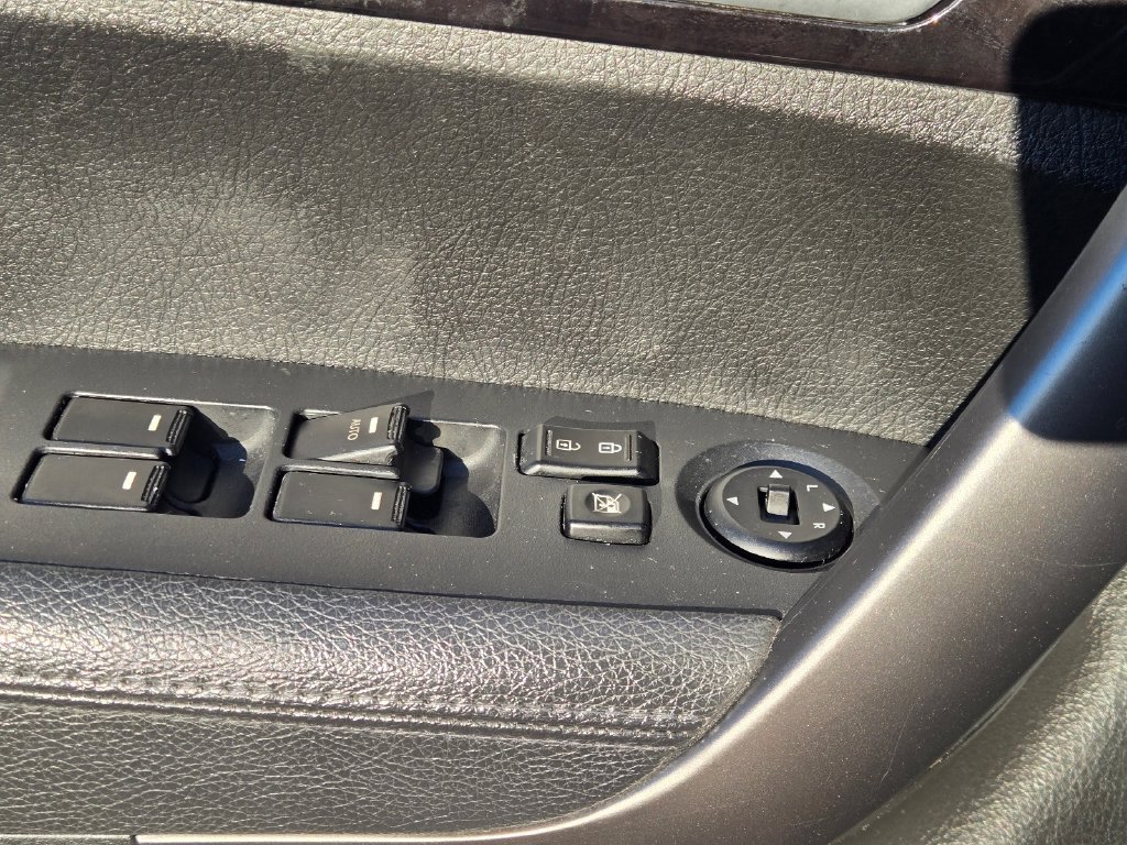 Used 2015 Silver Kia LX image 18
