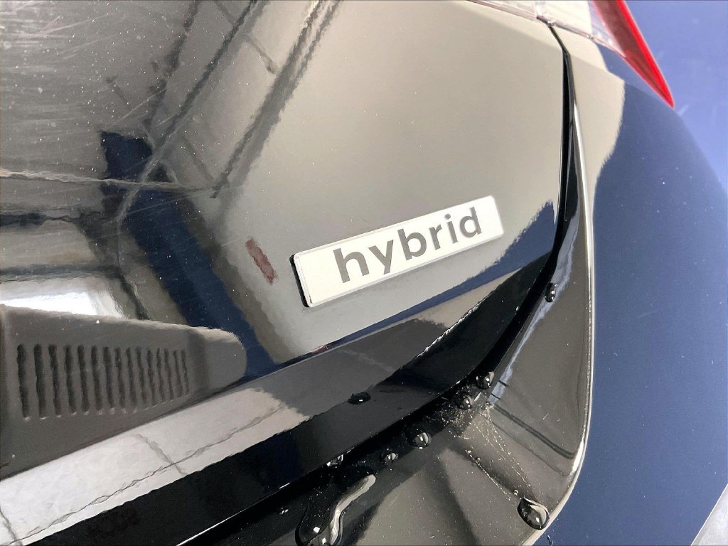 Used 2025 Black Hyundai SEL Sport image 28