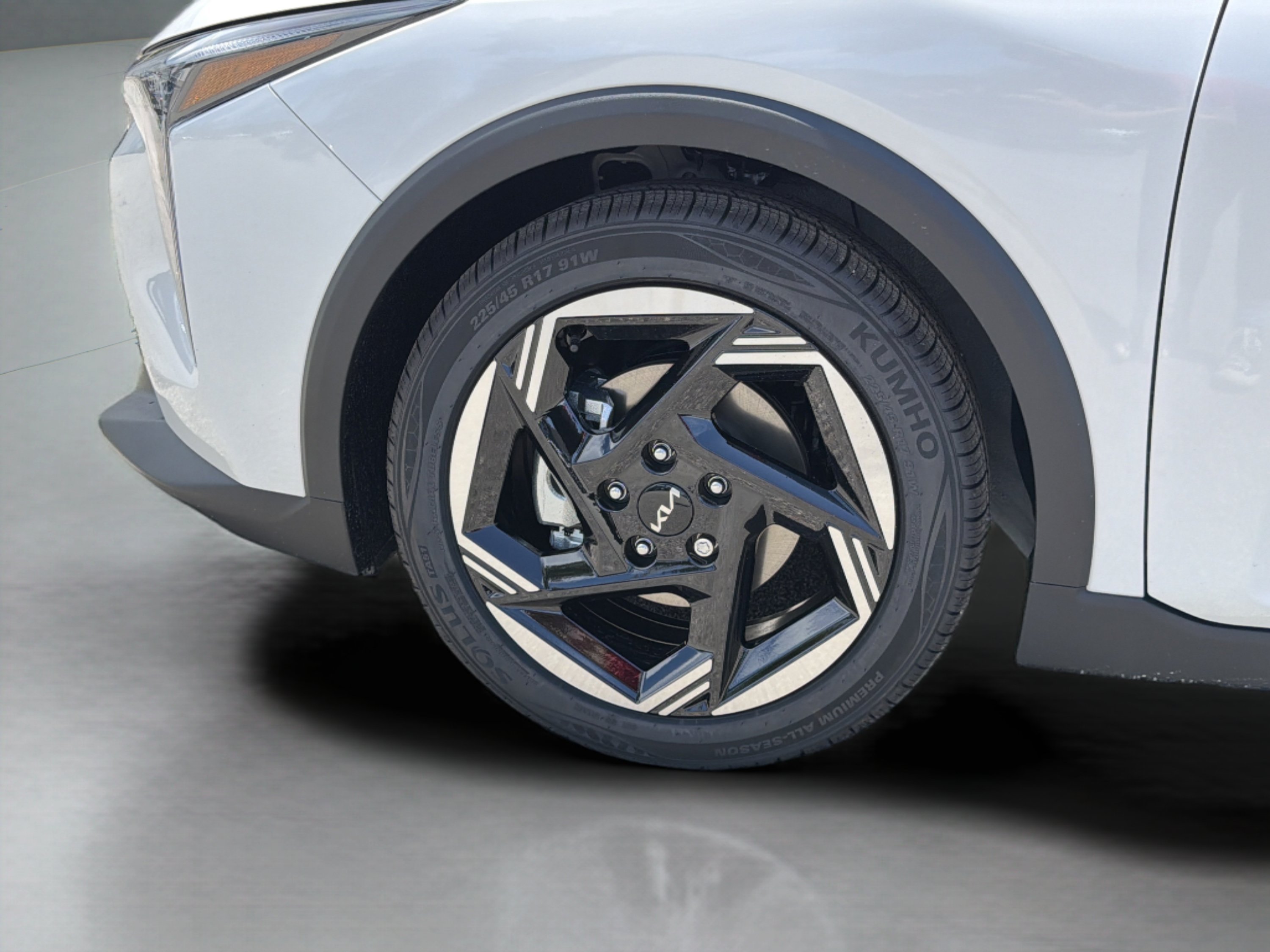 New 2026 Snow White Pearl Kia EX image 25
