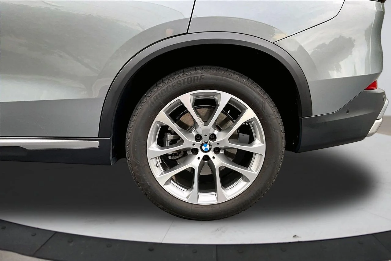 Certified Used 2024 Gray BMW xDrive40i image 35
