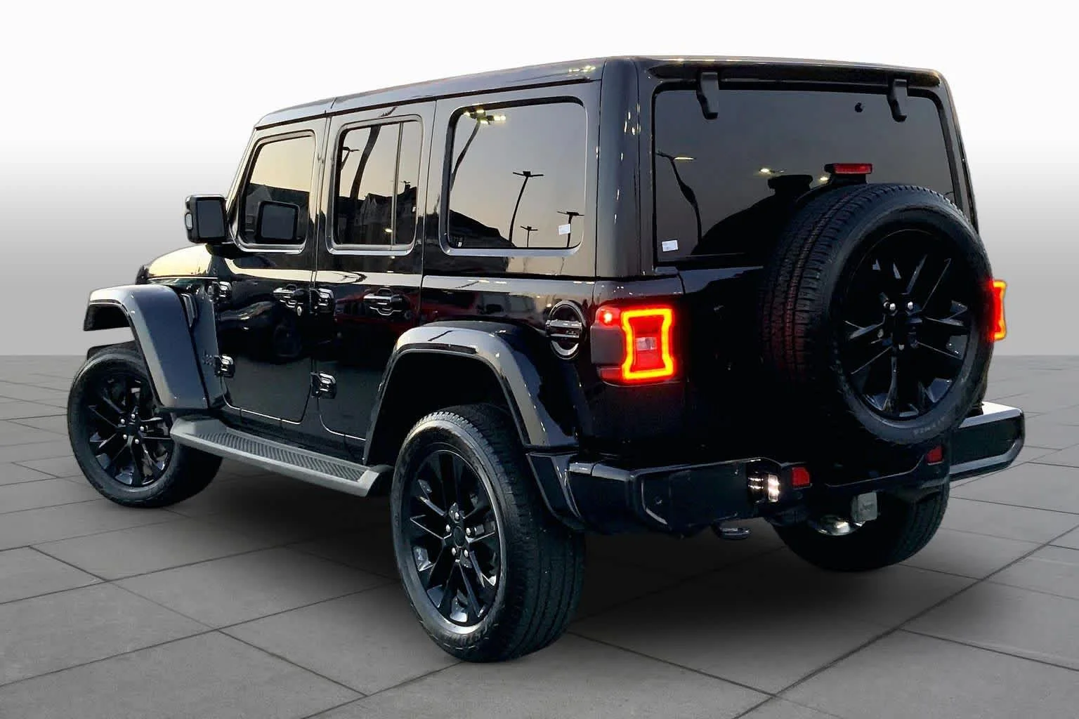 Used 2023 Black Clearcoat Jeep High Altitude image 21
