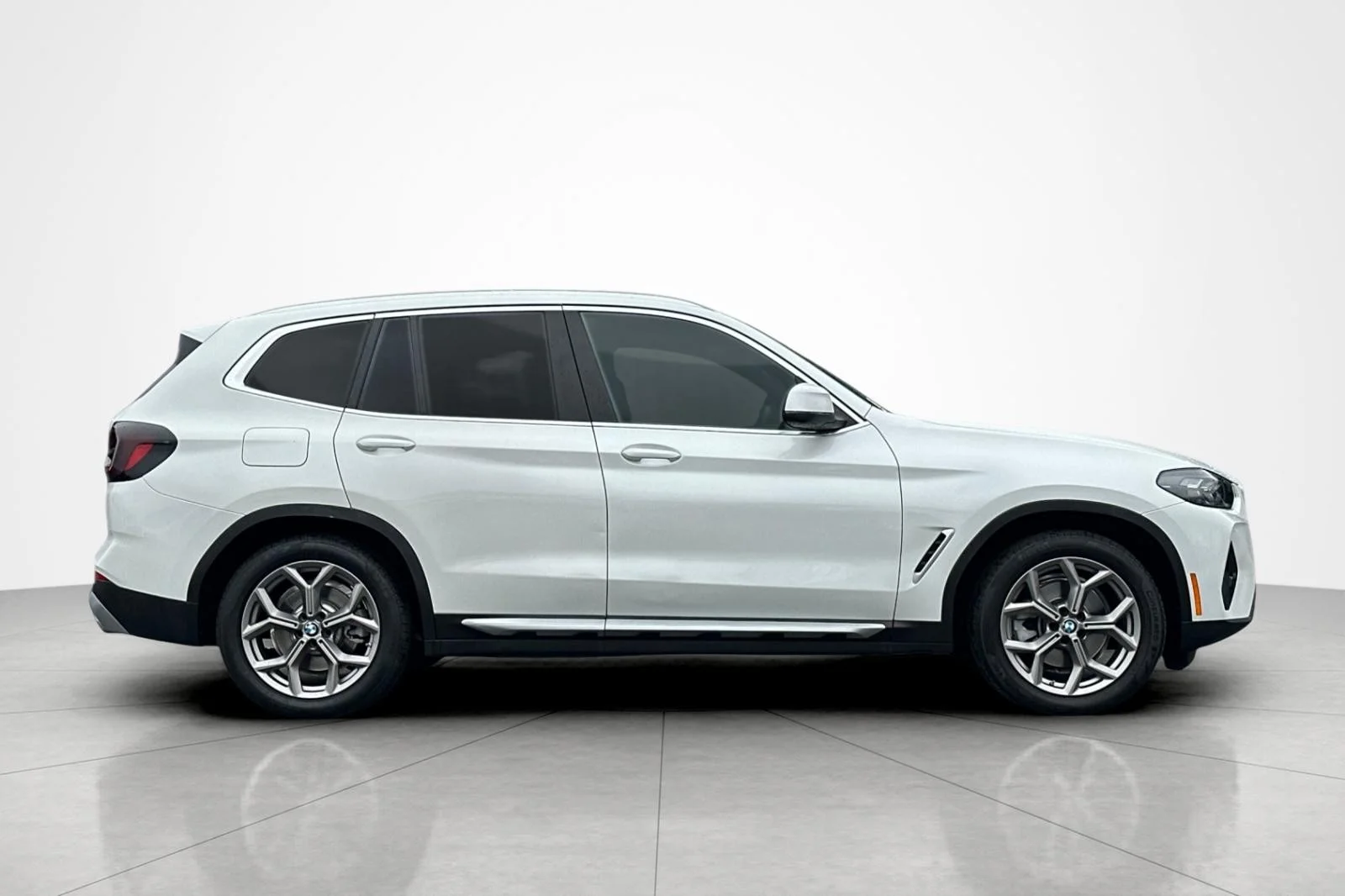 Used 2022 Mineral White Metallic BMW xDrive30i image 6