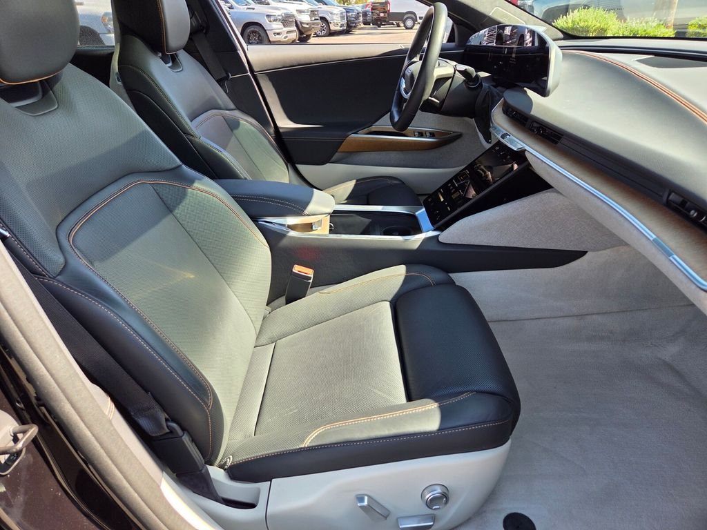 Used 2024  Lucid Touring image 35