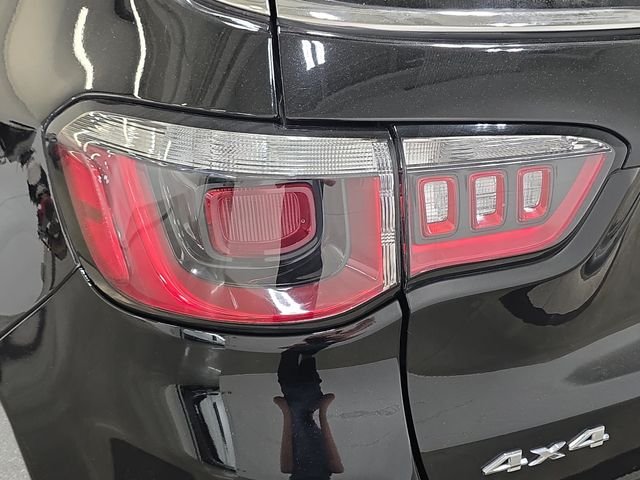 Used 2020 Diamond Black Crystal Pearlcoat Jeep Sport image 31
