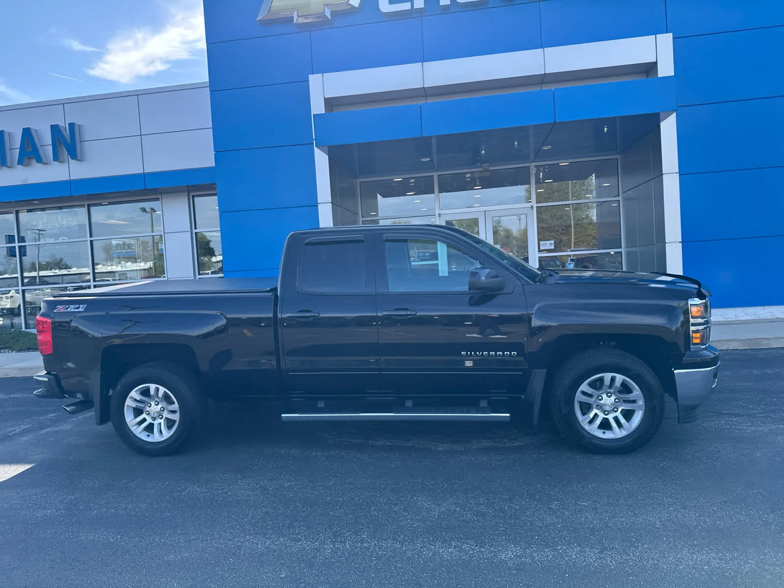 Used 2015 Chevrolet Silverado 1500 LT with VIN 1GCVKREC7FZ175809 for sale in Cedarburg, WI