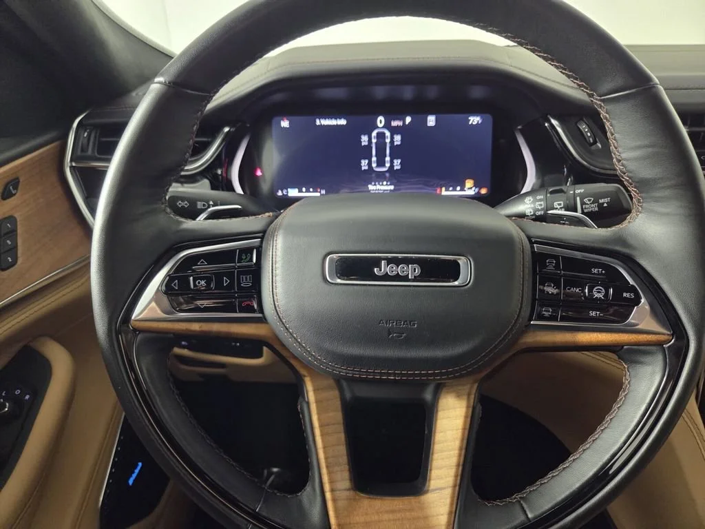 Used 2025 Diamond Black Crystal Pearlcoat Jeep Summit Reserve image 19
