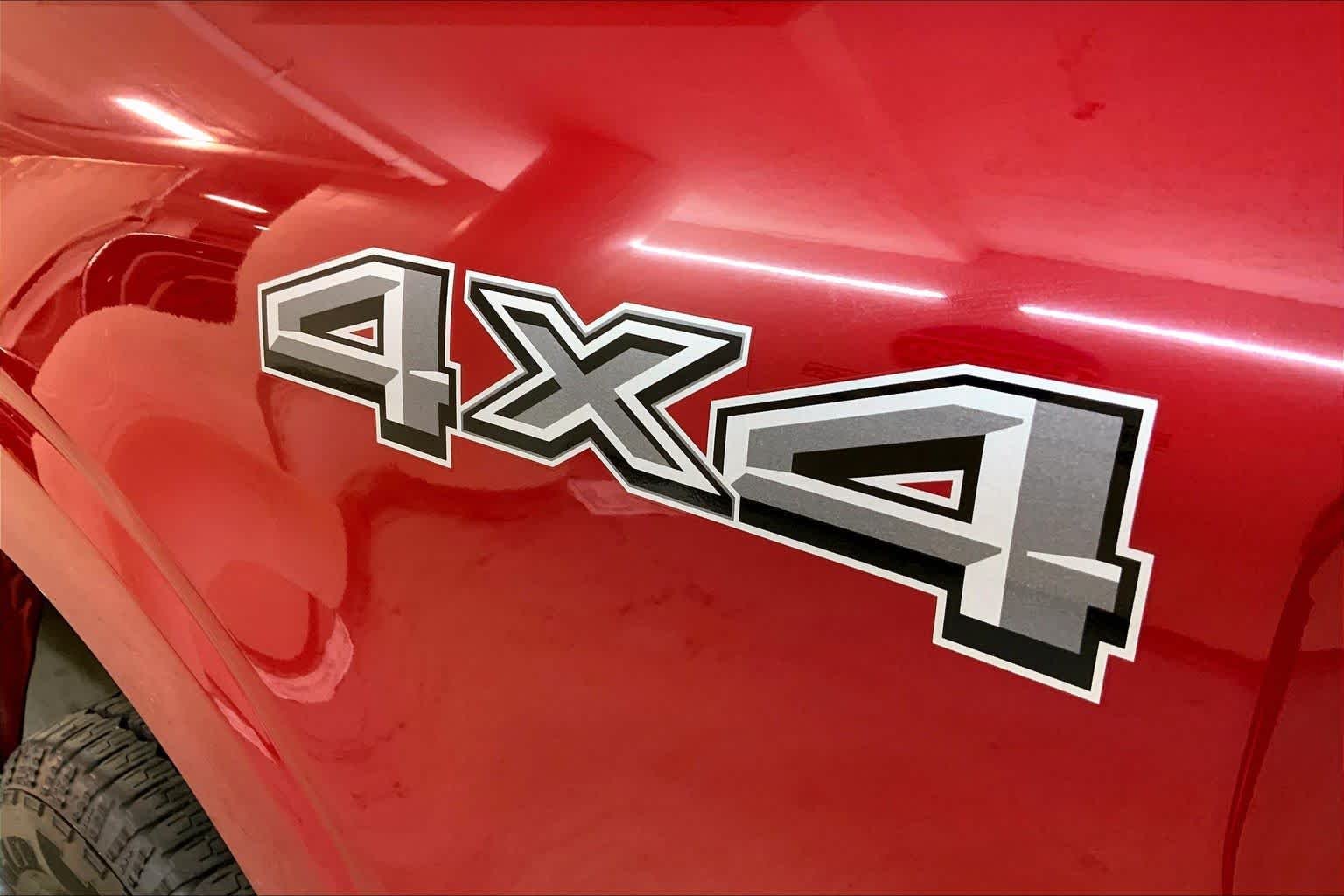 Used 2025 Rapid Red Metallic Tinted Clearcoat Ford XLT image 15