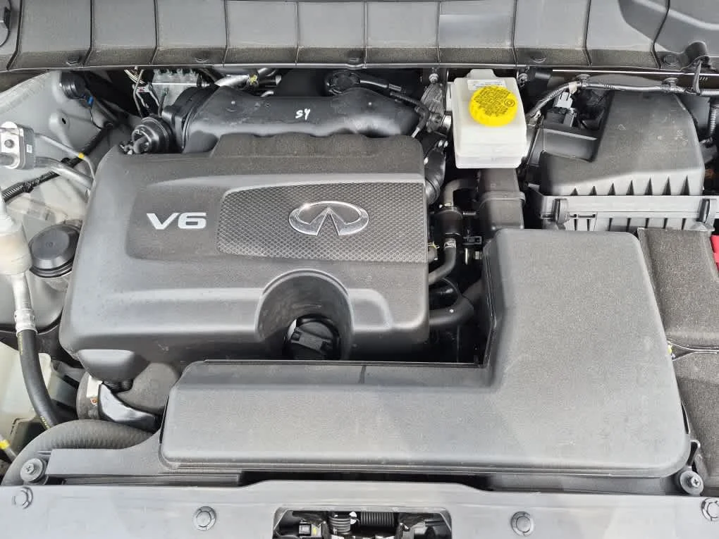 Used 2023 Warm Titanium INFINITI LUXE image 20