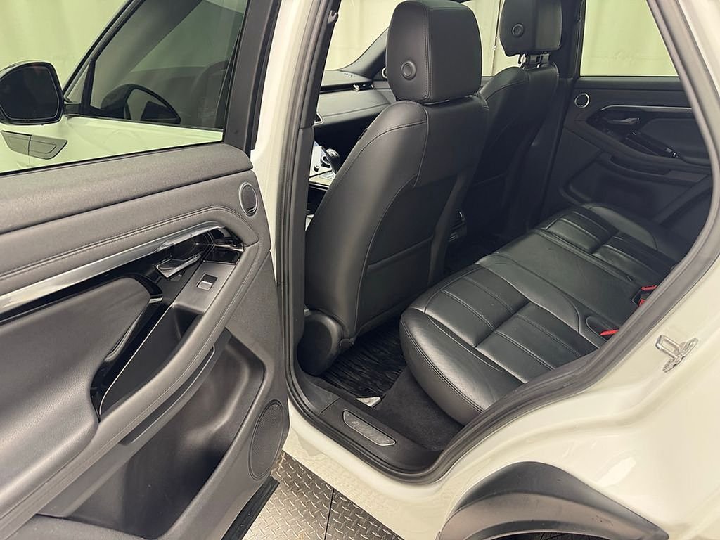 Used 2023 Fuji White Land Rover R-Dynamic SE image 24