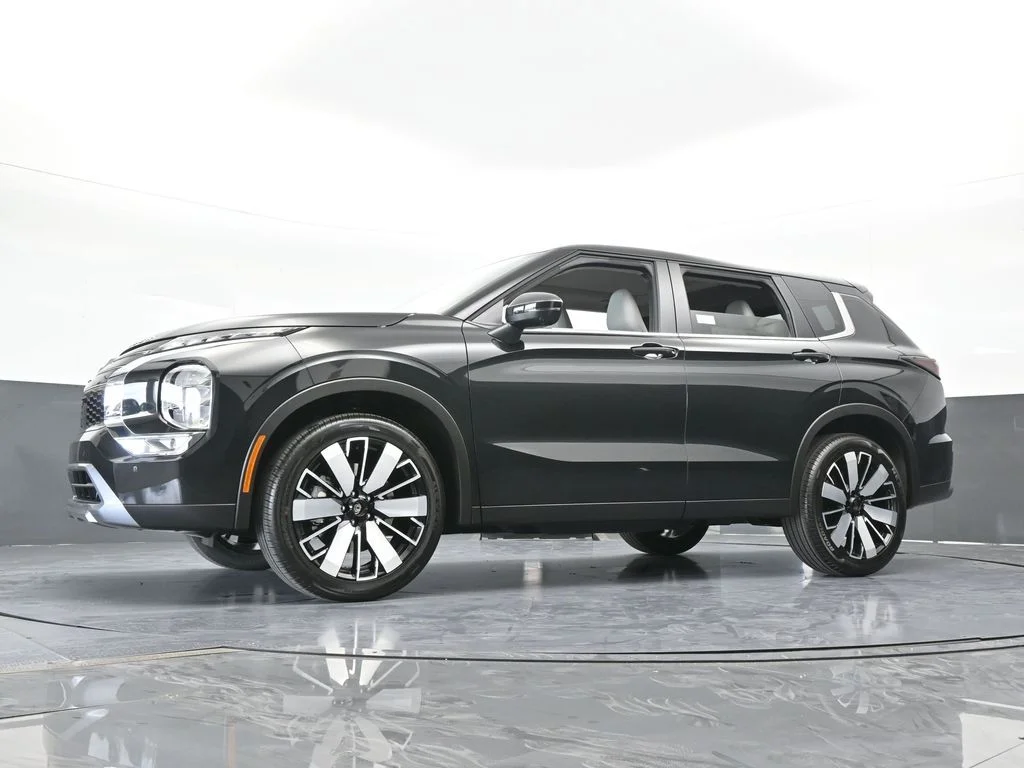 New 2026 Black Diamond Mitsubishi SE image 61