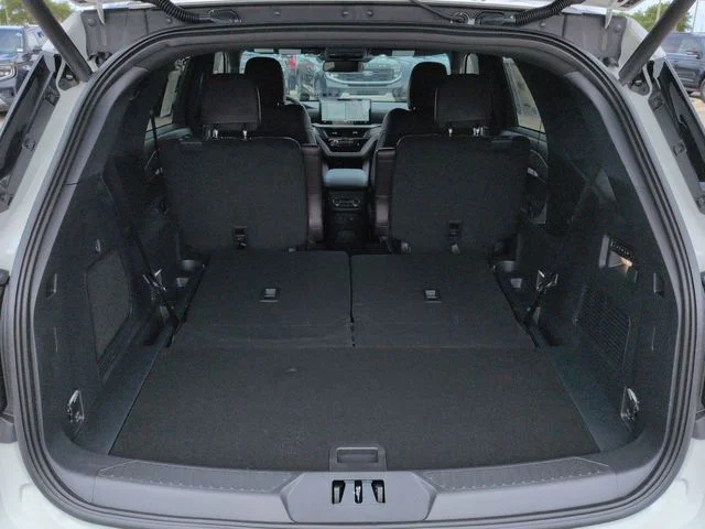 New 2026 Star White Metallic Tri-Coat Ford Platinum™ image 13