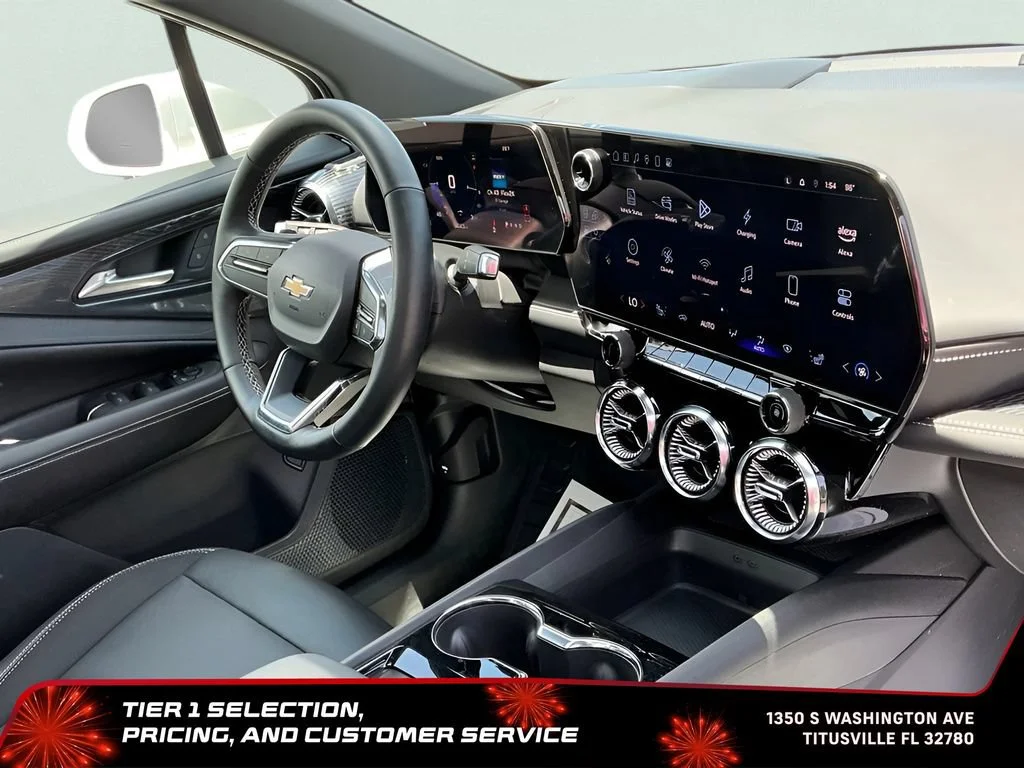 Used 2025 Summit White Chevrolet LT image 17