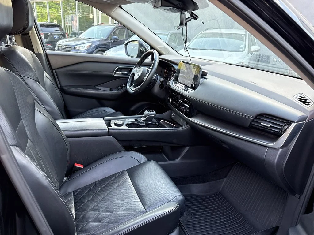 Used 2023 Black Nissan Platinum image 27