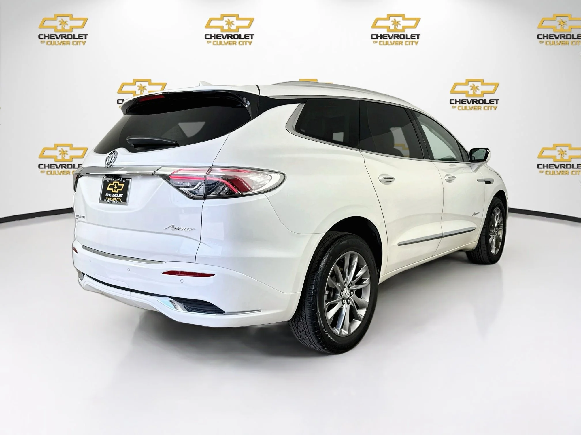 Used 2023 White Frost Tricoat Buick Avenir image 8