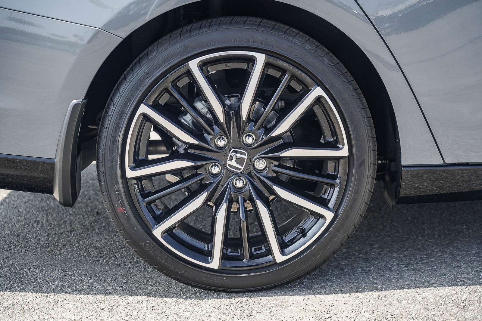 New 2026 Urban Gray Pearl Honda Touring image 11