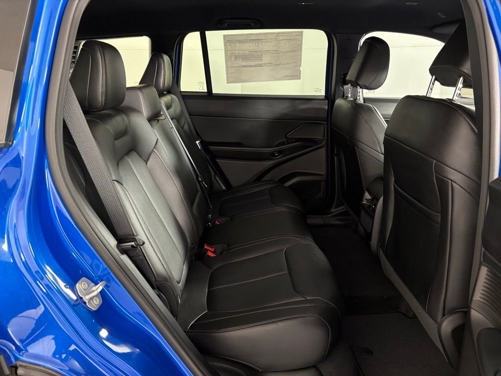 New 2026 Hydro Blue Pearl-Coat Exterior Paint Jeep Limited image 45