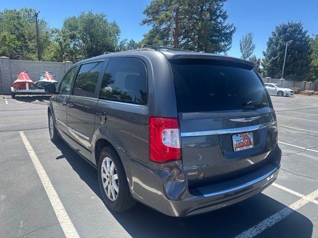 Used 2016 Granite Crystal Metallic Clearcoat Chrysler Touring image 4