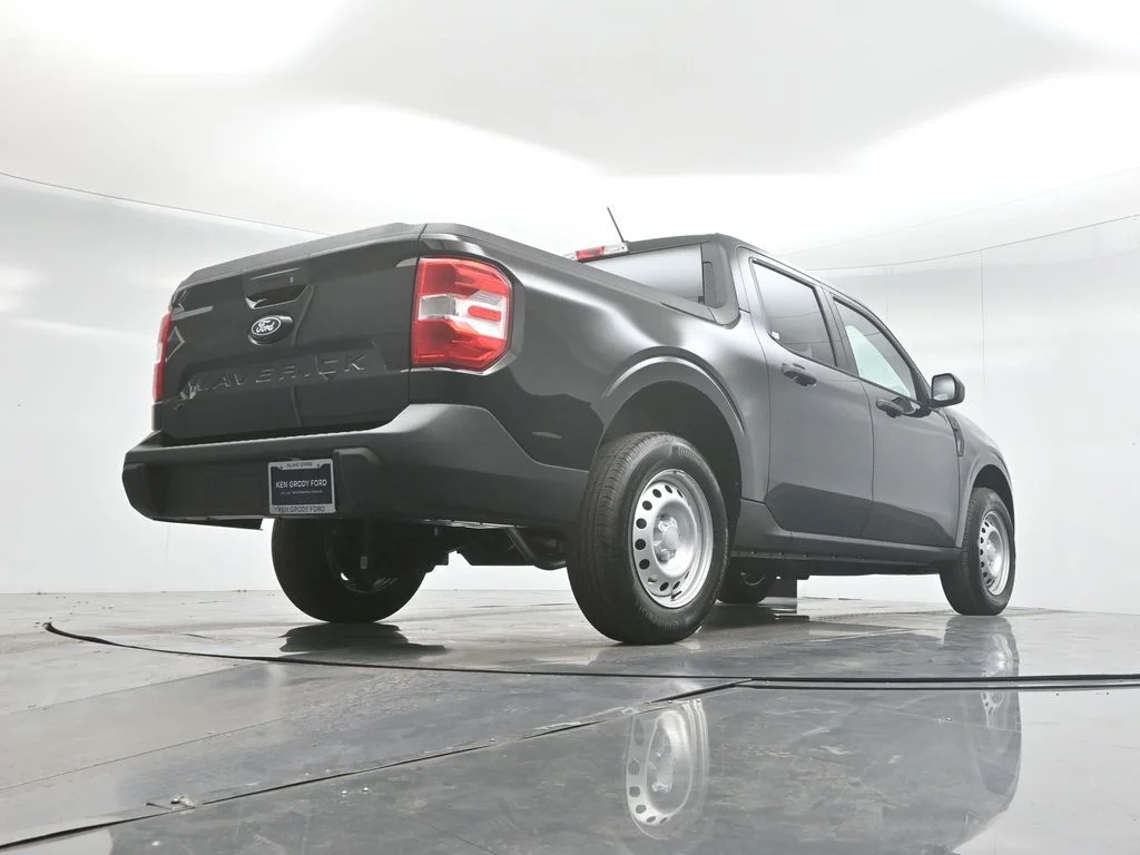 Used 2025 Black Ford XL image 47