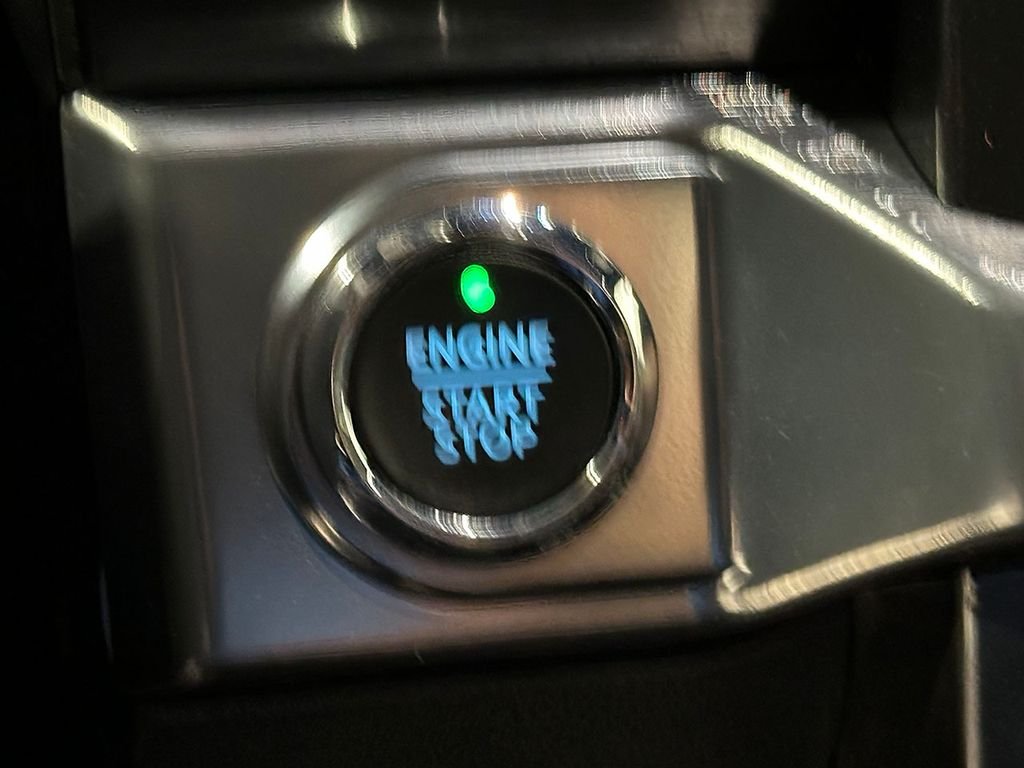 Used 2022 White Ford Lariat image 34