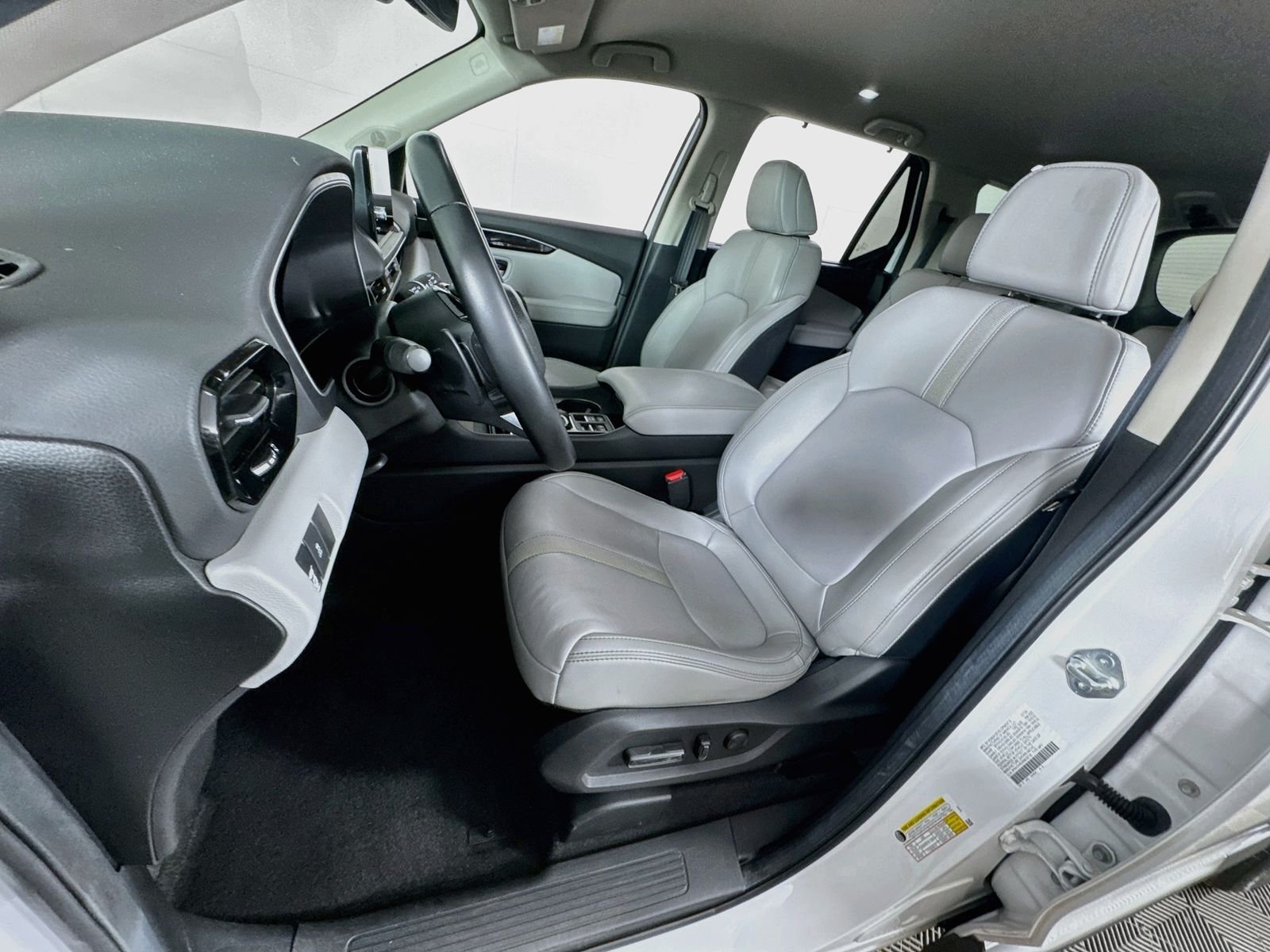 Used 2024 Platinum White Pearl Honda EX-L image 12