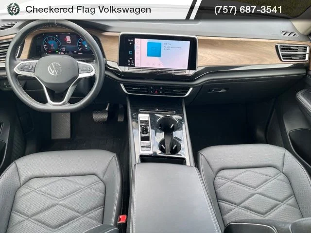 Used 2025 Pure White Volkswagen 2.0T SE w/Technology image 28